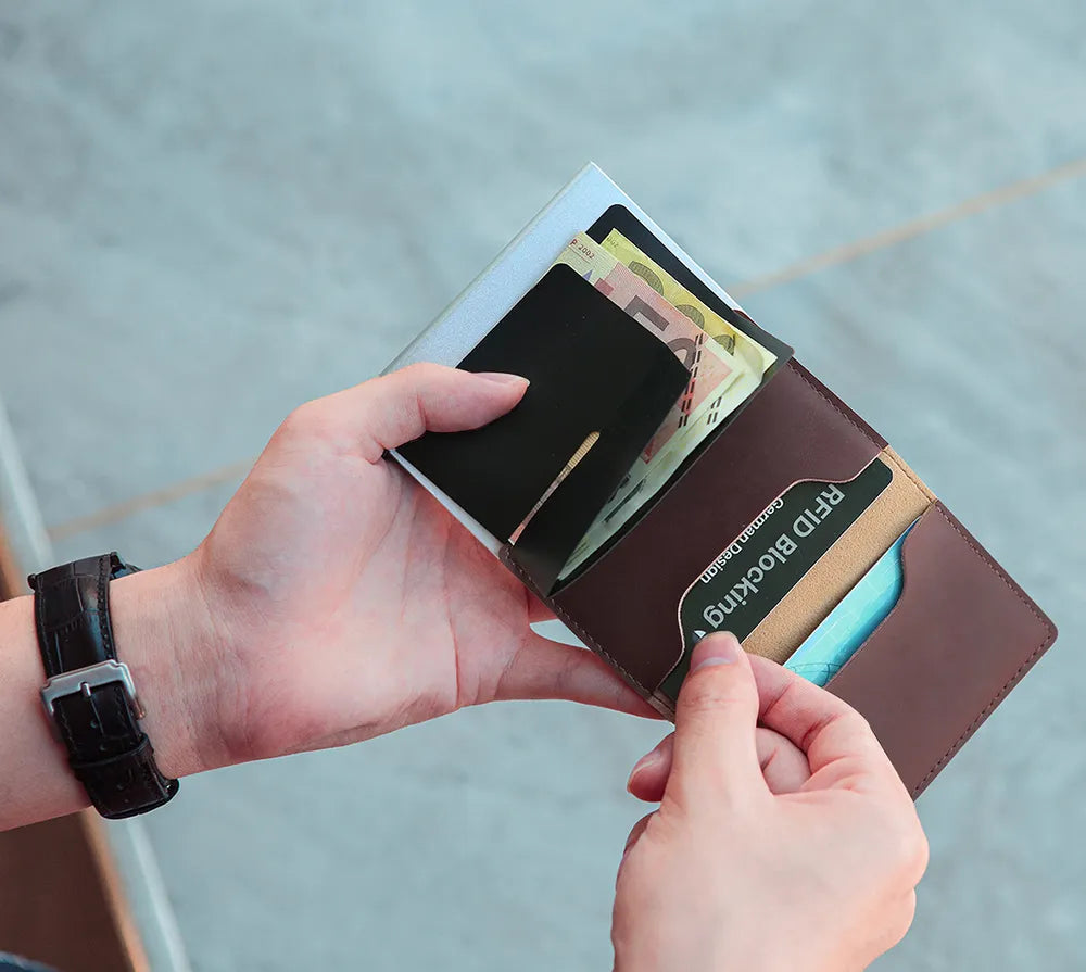 Smart AirTag Wallet